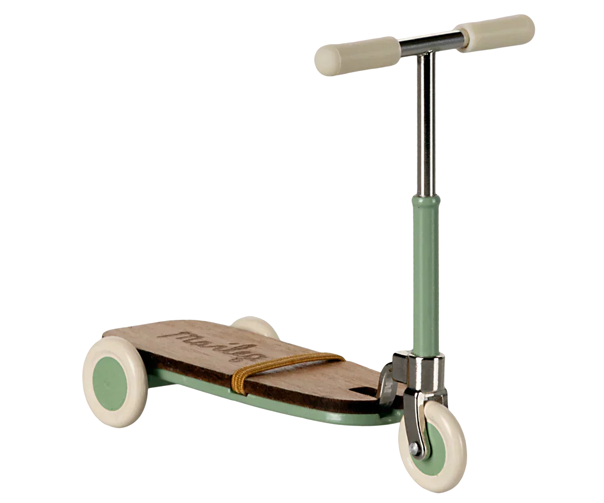 Maileg Kick board, Mouse - Mint